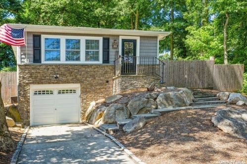 68 Forest Rd, San Remo, NY 11754-3322