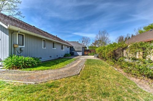 316 Countryside Dr, Santa Rosa CA 95401-5691 exterior