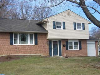 430 Sunset Dr, Southampton, PA 18966-3544