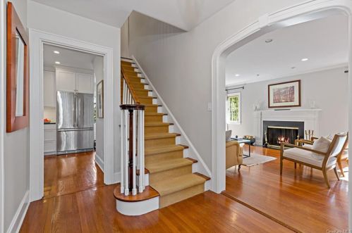 71 Tunstall Rd, Scarsdale, NY 10583-6320