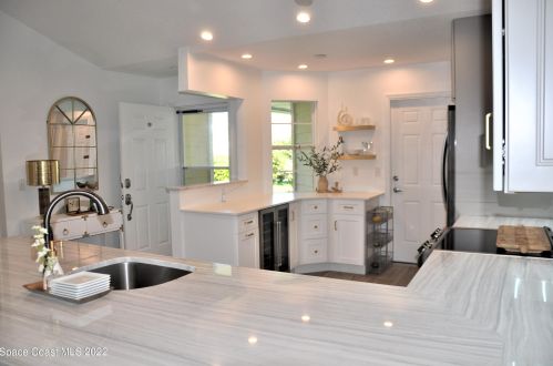 523 6th St, Vero Beach FL  32962-1687 exterior