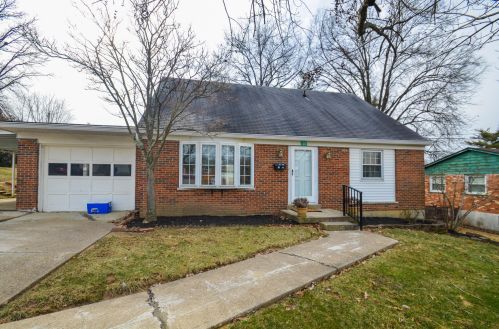 107 Center Park Dr, Florence, KY 41042-1820