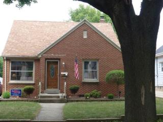 3019 74th St, Milwaukee, WI 53219-2835