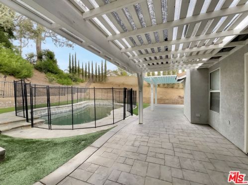 27769 Kristin Ln, Santa Clarita CA  91350-4325 exterior