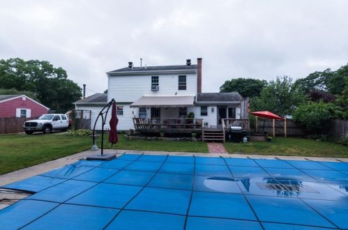 135 Brookside Dr, North Kingstown RI  02852-2005 exterior