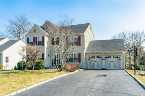 41 Hastings Ln, Stamford, CT 06905-2902