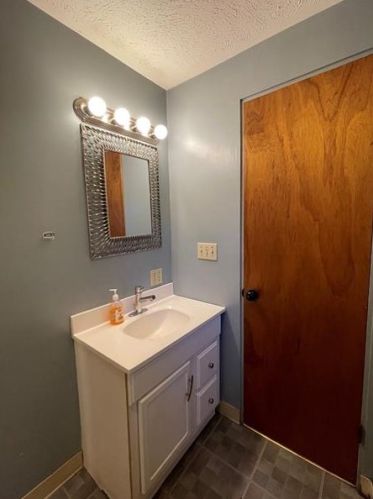 220 Columbia Ave, Somerset PA  15501-1934 exterior