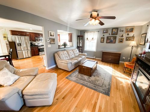 8 Kasher Dr, Kingston, NH 03848-3563
