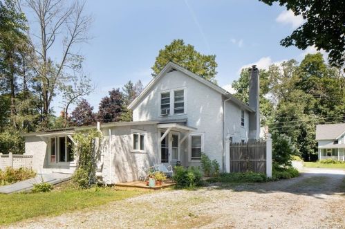13 Walton St, Lakeville, CT 06039-1221
