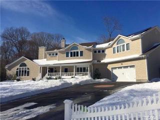 4 Higbie Dr, Smithtown, NY 11787-3440