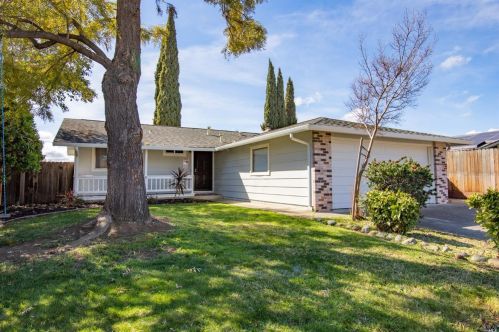 149 Carlton Ave, Vacaville, CA 95687-6445