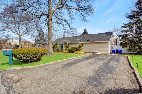 119 Wendy Dr, Holtsville, NY 11742-1734