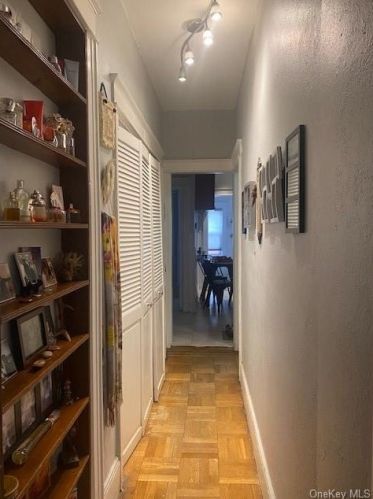 2824 Wellman Ave, Bronx NY  10461-5425 exterior