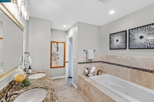 11655 Betlen Dr, Pleasanton CA  94568-2715 exterior