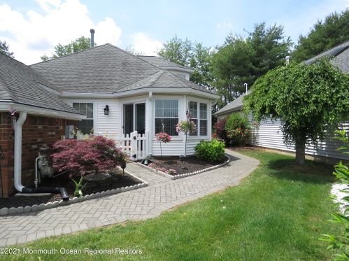 179 Loganberry Ln, East Freehold, NJ 07728-4043