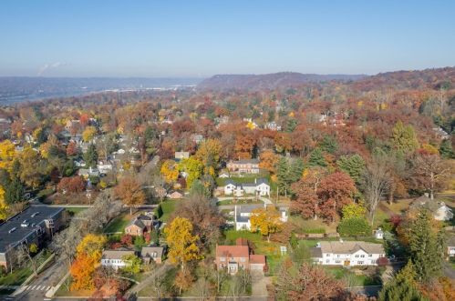 621 Grove St, Sewickley, PA 15143-1234