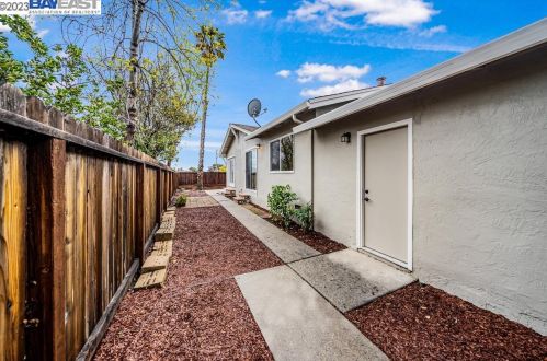 4237 Ridge Dr, West Pittsburg CA  94565-6033 exterior