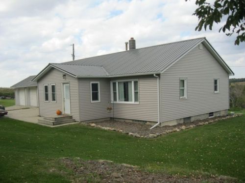 1146 Jackson Hollow Dr, Monona, IA 52159-8523