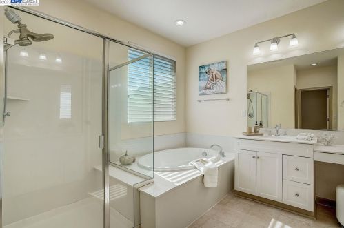 70 Thunder Bay Ct, West Pittsburg CA  94565-7924 exterior