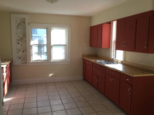 221 Maple Ave, Beaver Dam, WI 53916-2248