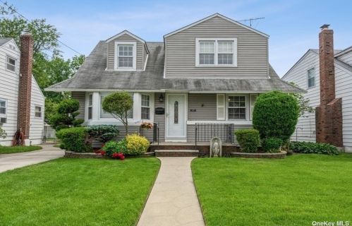 1487 Clay St, Floral Park, NY 11003-1016