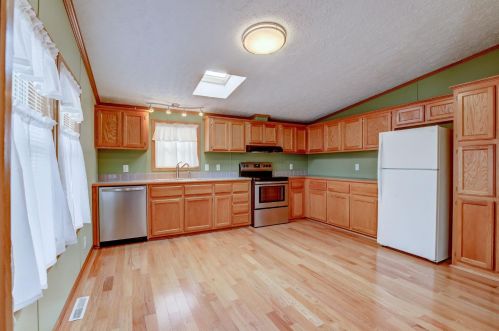 215 Taylor Dr, Wilmington, OH 45177-7162
