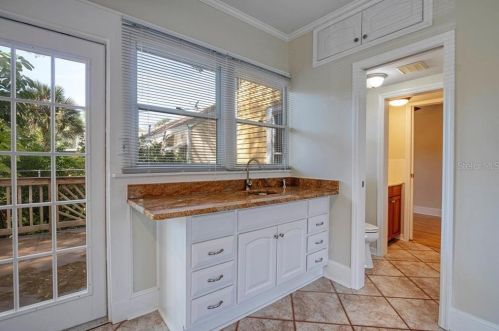 920 16 Ave, Saint Petersburg FL  33707-4113 exterior