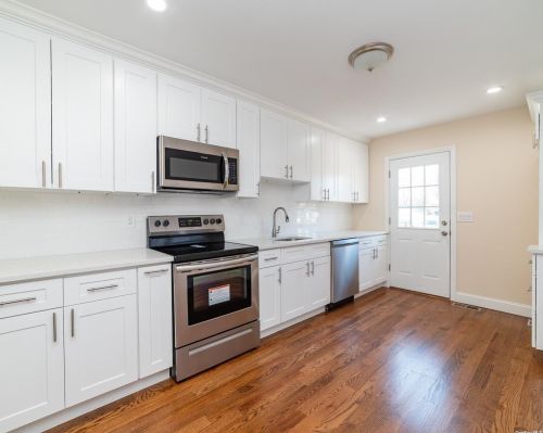 77 Andrews Ave, Wheatley Heights NY  11798-1833 exterior