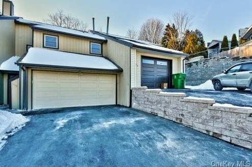 110 Country Club Dr, Florida, NY 10921-1526
