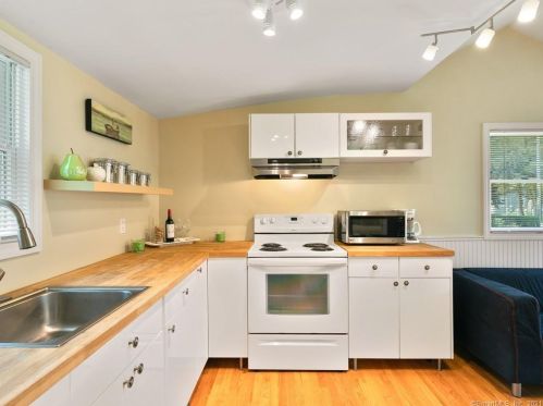 2 Noyes Rd, Lyme CT  06371-1636 exterior
