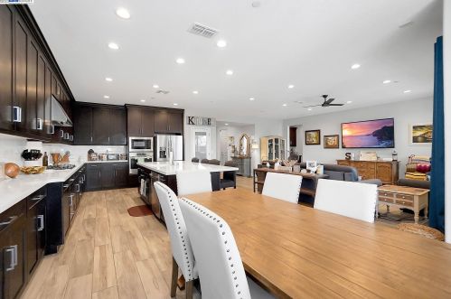 1611 Red Pheasant Ln, Manteca CA  95337 exterior