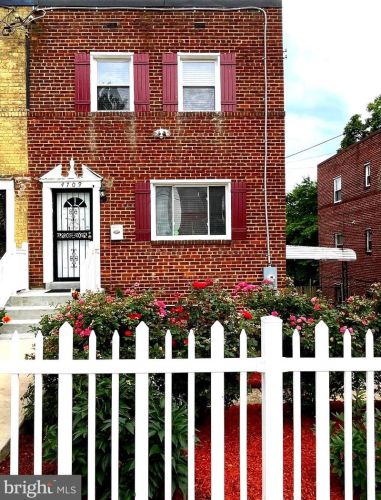 4709 Jay St, Washington, DC 20019-3734