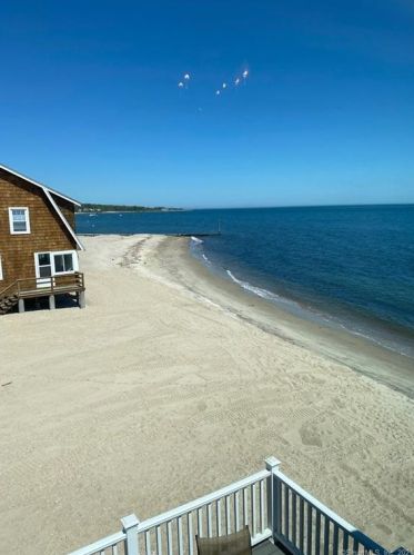 10 End Dr, Lyme, CT 06371-2017