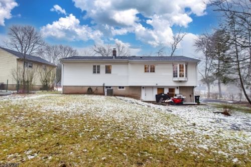 33 Campbell Ln, Berkeley Heights NJ  07922-1801 exterior