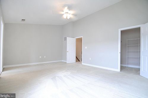 209 Hawks View Sq, Leesburg VA  20175-4103 exterior
