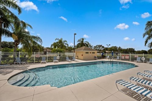 1390 9 Pl, Vero Beach FL 32960-2122 exterior