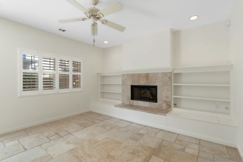 955 Agate St, San Diego CA  92109-1175 exterior