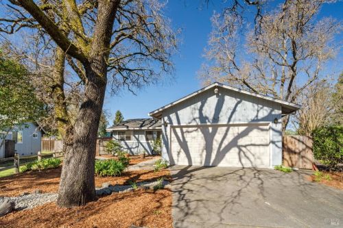 547 Goodman Ave, Santa Rosa, CA 95407-6994