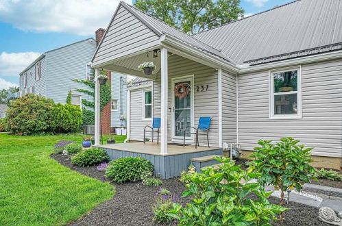237 Delaware Dr, Glenshaw, PA 15116-1715