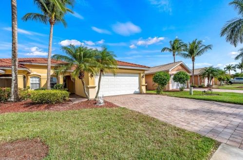 14322 Manchester Dr, Naples FL  34114-8626 exterior