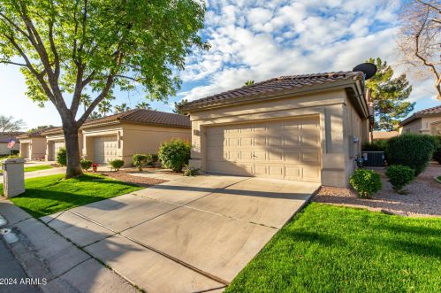 9717 Holiday Way, Chandler, AZ 85248-6033
