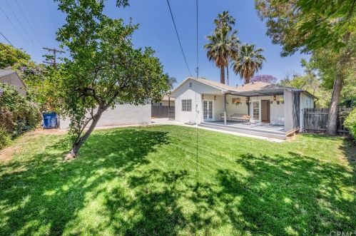 17602 Collins St, Van Nuys CA  91316-1245 exterior