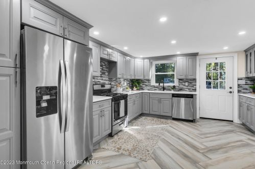 961 Front St, Tinton Falls NJ  07701-5615 exterior