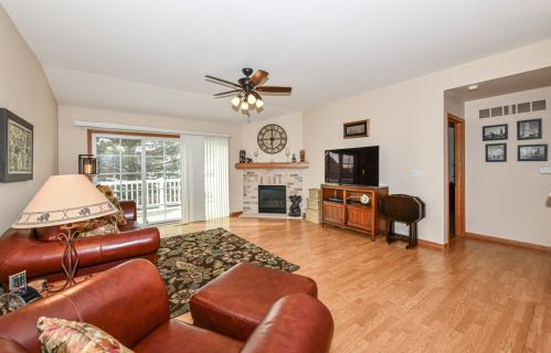 618 Park Dr, Waterford WI  53185-2890 exterior