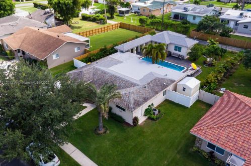 235 6th St, Dania Beach FL  33004-4147 exterior