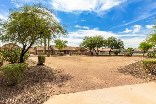 7427 Union Hills Dr, Glendale, AZ 85308-8152