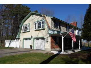2 King Richard Dr, Londonderry, NH 03053-3373