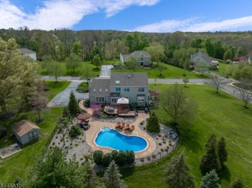 6 Brockton Ct, East Amwell Township, NJ 08551-1837