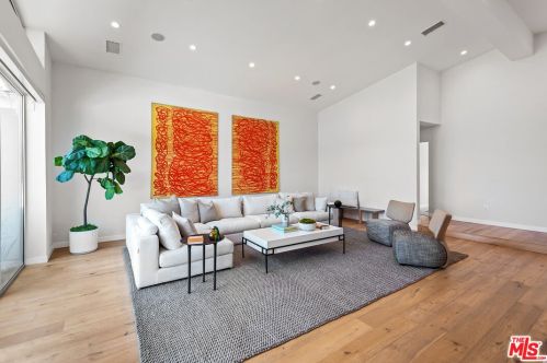 3423 Scadlock Ln, Van Nuys CA  91403-4915 exterior