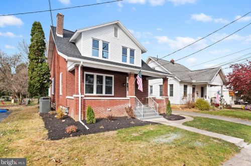 329 Walton St, Lemoyne, PA 17043-2027